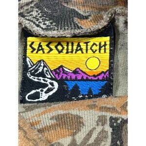 Vintage SASQUATCH Men's Medium Camo Turtleneck Shirt Long Sleeve‎ Pocket Tee